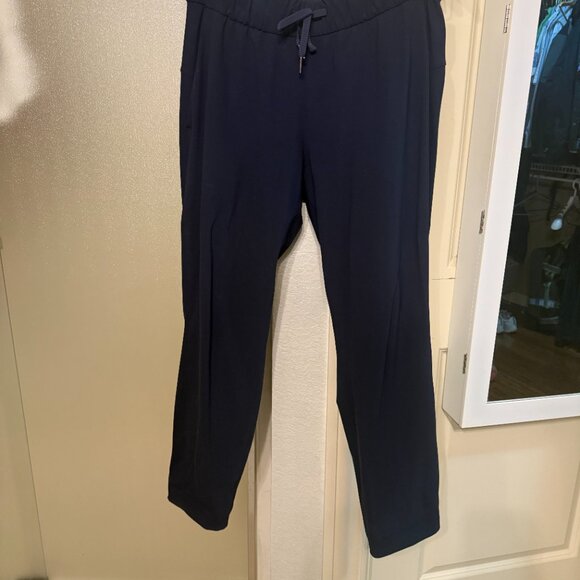 Lululemon On the Fly pant - Navy - Size 8 - Picture 1 of 3